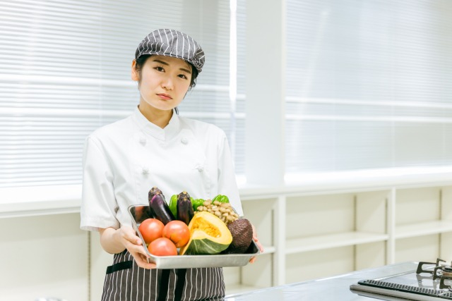 【飲食バイト】廃棄食材を持って帰ることは可能？食費を浮かしたい人必見！